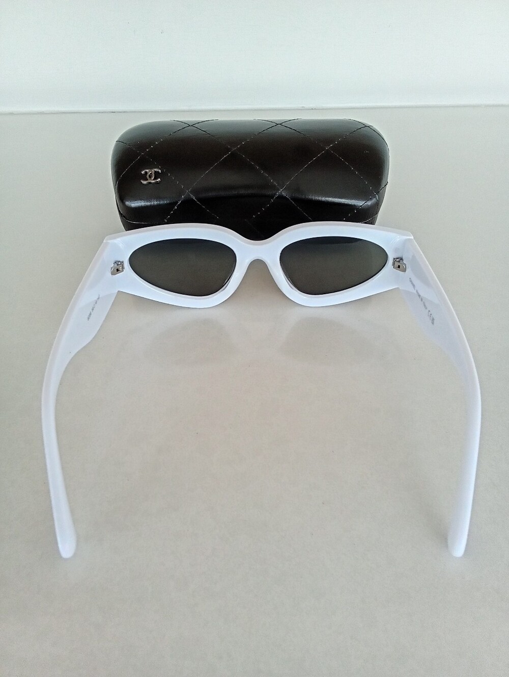 Chanel CC Black White Cateye Sunglasses - Picture 5 of 5